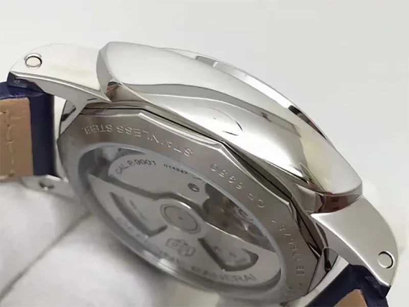 Реплика часов Panerai Luminor GMT PAM688 Реплика часов Panerai Luminor GMT PAM688