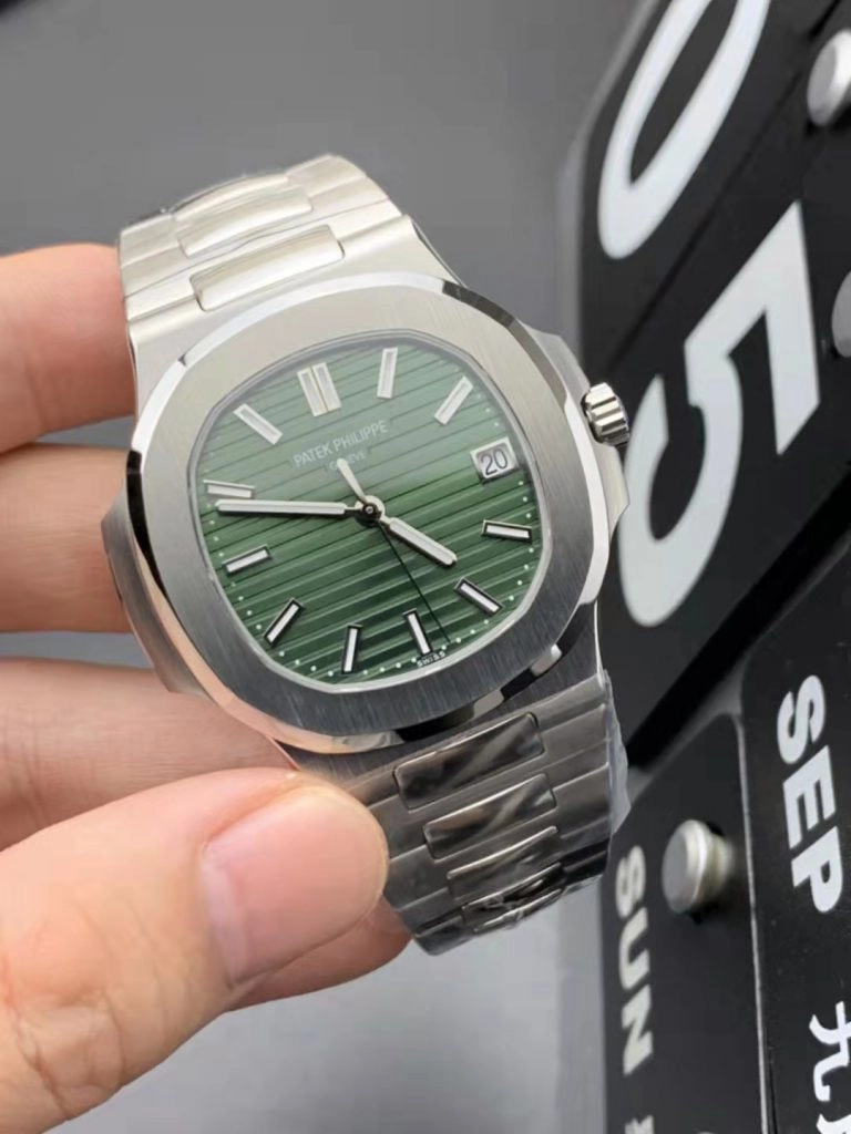 Реплика Patek Philippe Green Nautilus 5711